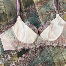 Load image into Gallery viewer, Feathered Hearts Tulle Lace Bra Kit